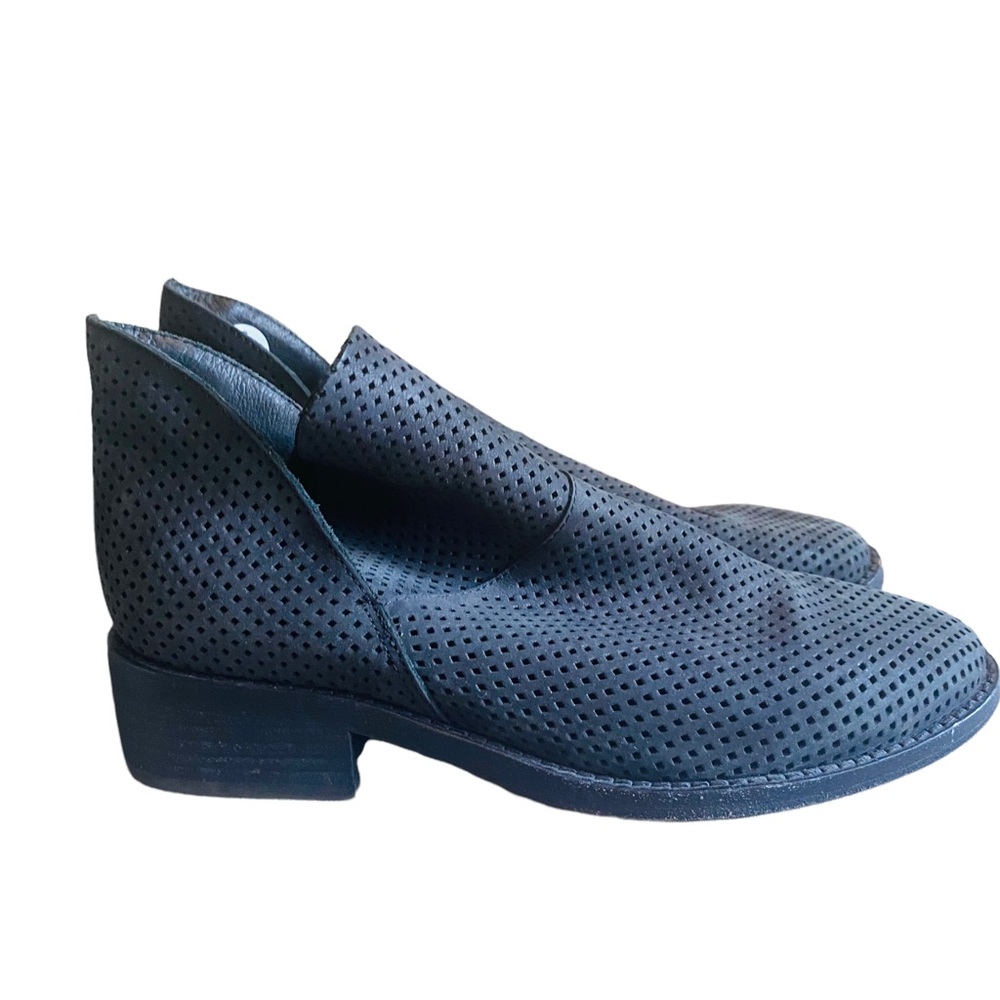 Eileen Fisher Leaf Perforated Boot Black 6.5